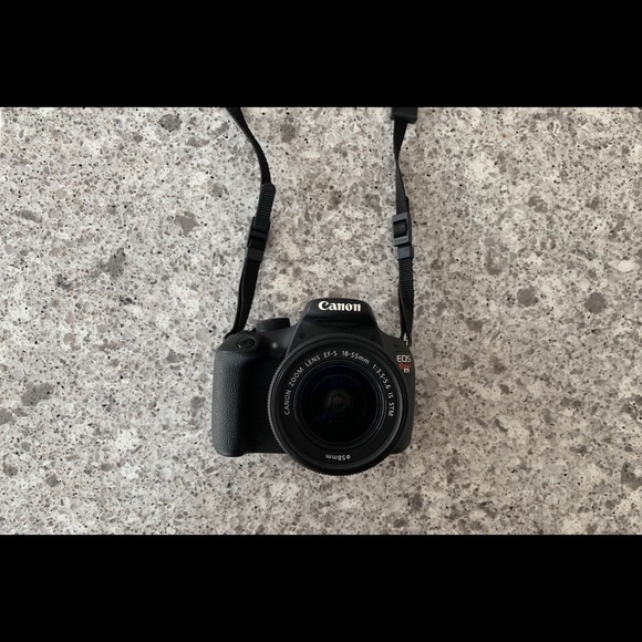 LIKE NEW - DSLR Canon EOS Rebel T5 camera bundle - Picture 5 of 6